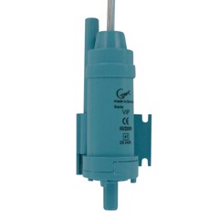 Blå, cylindrisk vattenpump från Tyskland med CE-märkning och bottenanslutning.